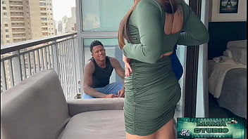 Mama studio em milfs taradas fodendo com técnico bbc da manutenção grátis