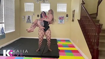 Strong & thick goddess nyx lifts & carries petite & curvy kaiia who tries to lift back