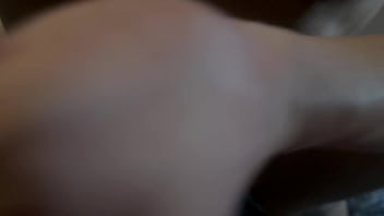 Mi Compañero De Cuarto Me La Mete Hasta Venirme thumbnail