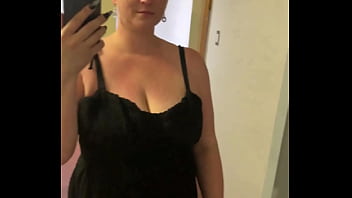 My youngest cousin is getting married in oct we had a little party so i wore one of my fav dresses and did some light ma