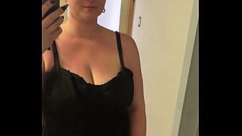 My youngest cousin is getting married in oct we had a little party so i wore one of my fav dresses and did some light ma