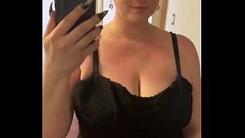 My youngest cousin is getting married in oct we had a little party so i wore one of my fav dresses and did some light ma