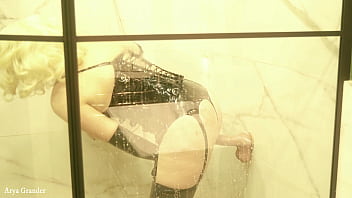 Squirt of big ass milf in the shower whore pussy and latex lingerie arya grander