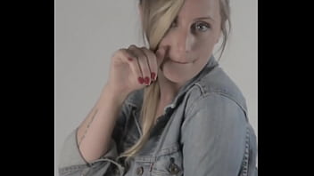 Con pollerita de cuero