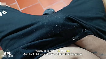 Cuando no esta la esposa mi jefe me dice que me ponga un lindo traje para hacer los oficios de la casa y siempre me termina follando