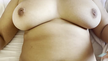 Oh yeah massage my feet my stepson seduced his stepmom and she got a creampie