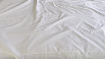 Oh yeah massage my feet my stepson seduced his stepmom and she got a creampie