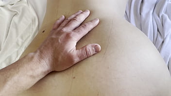 Oh yeah massage my feet my stepson seduced his stepmom and she got a creampie