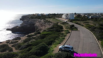 Maria gail degusta pizza con semen y coge al borde del acantilado