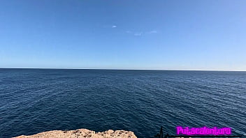 Maria gail degusta pizza con semen y coge al borde del acantilado