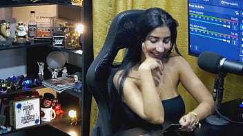 A gostosa da renatinha mello deu em cima do apresentador será que rola uma gravação pornô com os dois podcast pápum no barraco A gostosa da renatinha mello deu em cima do apresentador será que rola uma gravação pornô com os dois podcast pápum no barraco