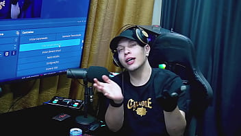 A gostosa da renatinha mello deu em cima do apresentador será que rola uma gravação pornô com os dois podcast pápum no barraco