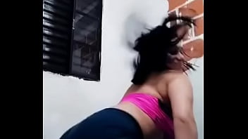 Luaninha gostosa da zona sul dançando