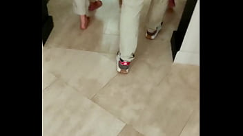 Hello la team nouvel épisode invitée à un repas chez des amis j'