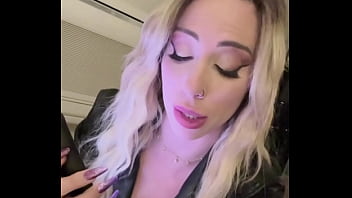 Hello la team nouvel épisode invitée à un repas chez des amis j'