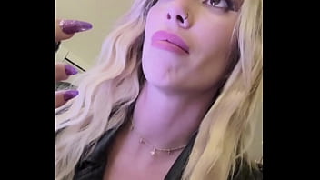 Hello la team nouvel épisode invitée à un repas chez des amis j'