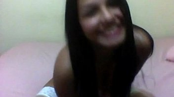 Joven sexy hace vídeo para novio