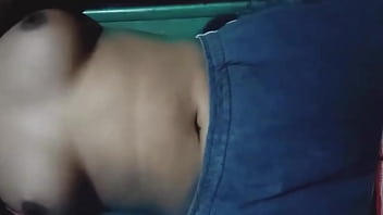 श्रीलंकाई लड़की ने पहली बार दिखाया टाइट चूत thumbnail