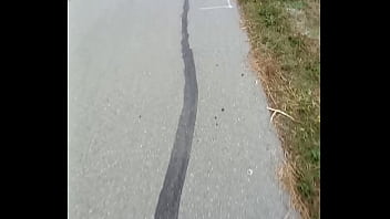 Mujer caliente se sorprende por mi bulto