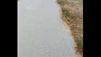 Mujer caliente se sorprende por mi bulto