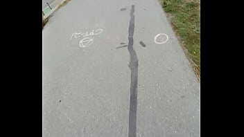 Mujer caliente se sorprende por mi bulto