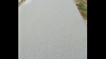 Mujer caliente se sorprende por mi bulto