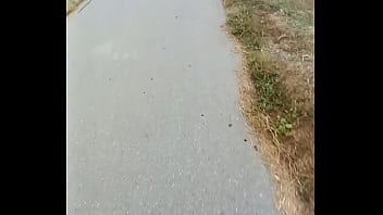 Mujer caliente se sorprende por mi bulto