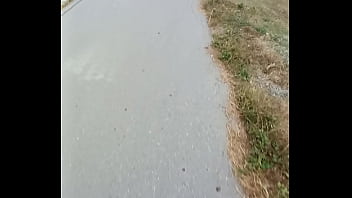 Mujer caliente se sorprende por mi bulto