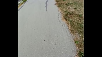 Mujer caliente se sorprende por mi bulto Mujer caliente se sorprende por mi bulto