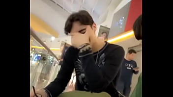 Me enseña su pilin el calvo este