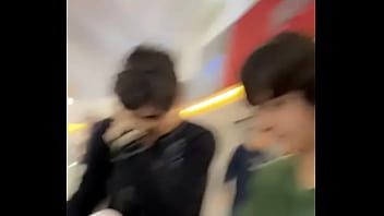 Me enseña su pilin el calvo este