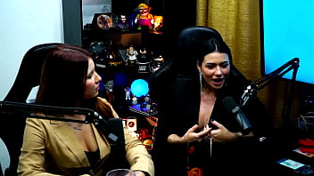 Elas empinaram gostoso o rabão e ainda pediu para bater pocahontas carioca isa albuquerque & clara dal'col