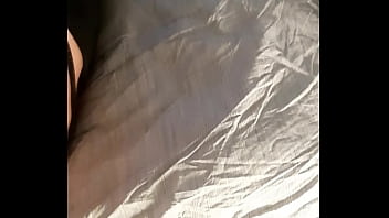 S'amuser Avec Un Jouet En Verre Dans L'anus thumbnail