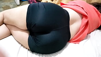 La vecina le encanta que la grabe