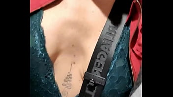 Après une partie de bowling avec mes amies je reste seule pour me choper un