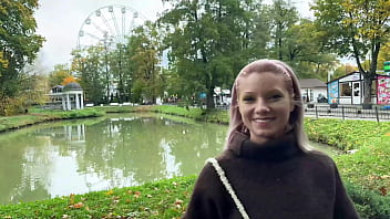 Exclusive pissing on a ferris wheel