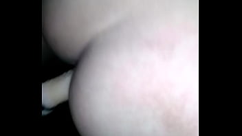 Le meto verga y consolador