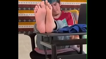 Playing with my cousin in law kinkydannyxxx during his class now streaming on & justforfans link below