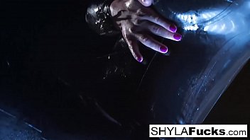 Blonde slut gets nude