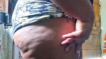 A irmã da igreja me mandou e esse vídeo mostrando a buceta