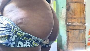 A irmã da igreja me mandou e esse vídeo mostrando a buceta