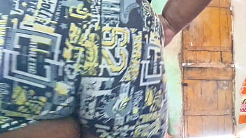 A irmã da igreja me mandou e esse vídeo mostrando a buceta