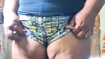 A irmã da igreja me mandou e esse vídeo mostrando a buceta