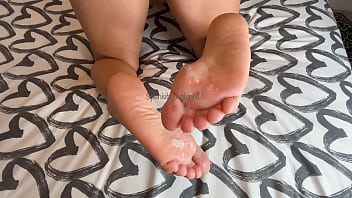 I cum on the sole of my girlfriend´s feet