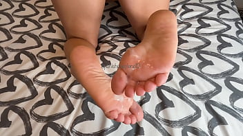 I cum on the sole of my girlfriend´s feet