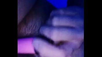 Vibrador en coñoto peludo