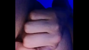 Vibrador en coñoto peludo