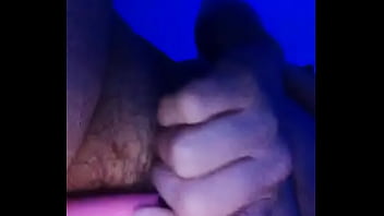 Vibrador en coñoto peludo