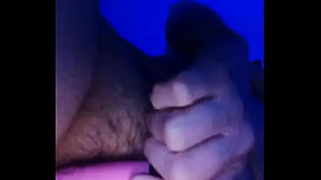 Vibrador en coñoto peludo