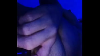 Vibrador en coñoto peludo